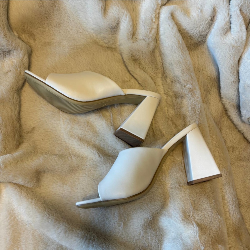 NWOT Vira Mule Heels, Size 11